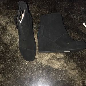 Toms Wedge booties